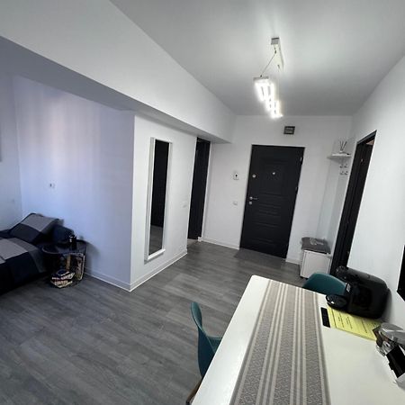 Central Apartment Târgu Jiu Esterno foto