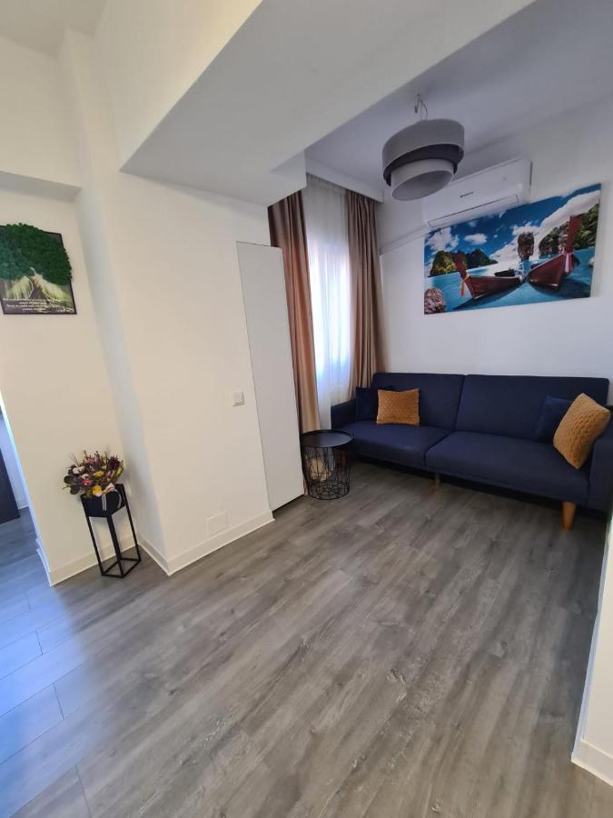 Central Apartment Târgu Jiu Esterno foto
