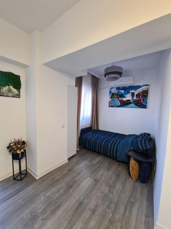 Central Apartment Târgu Jiu Esterno foto